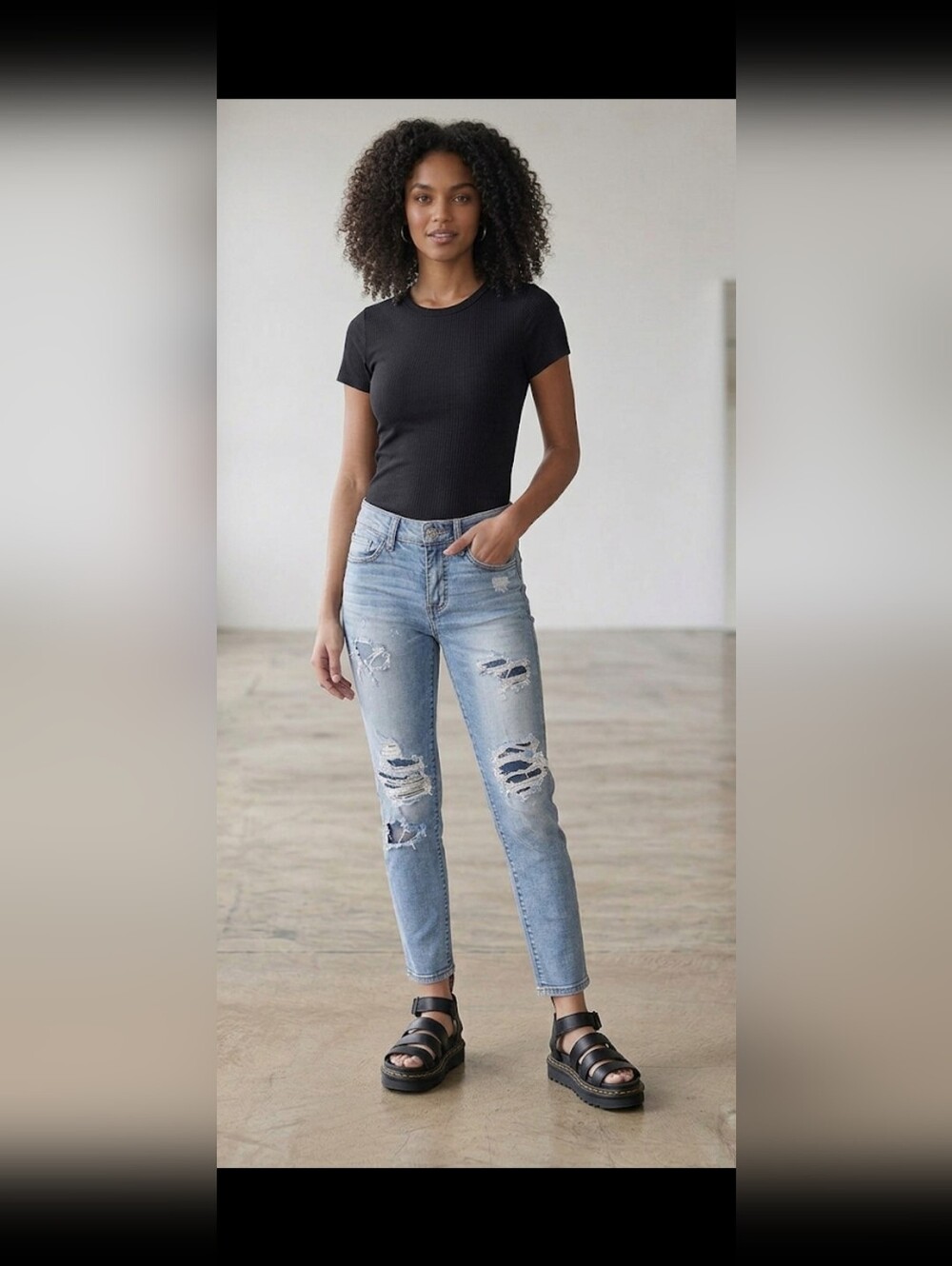 American Eagle Outfitters Light Blue Distressed Skinny Jeans